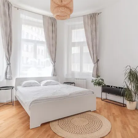 Luminous For 2 Near Wenceslas Square By Days Praha