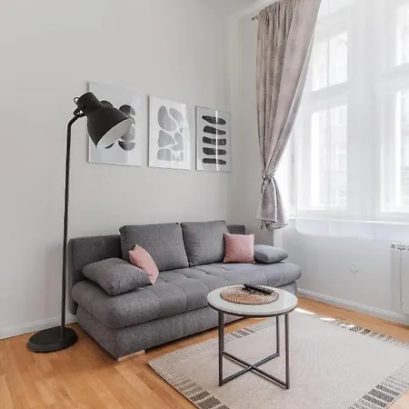 Apartment Luminous For 2 Near Wenceslas Square By Days Prague