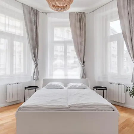 Luminous For 2 Near Wenceslas Square By Days Apartment *
